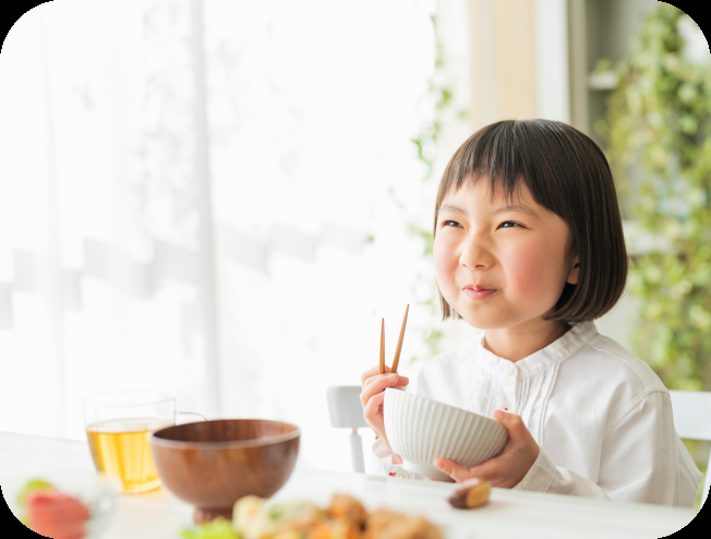 ミネラル水で調理をする様子